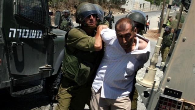 الاحتلال الإسرائيلي يعتقل 21 مواطنًا من الضفة الغربية