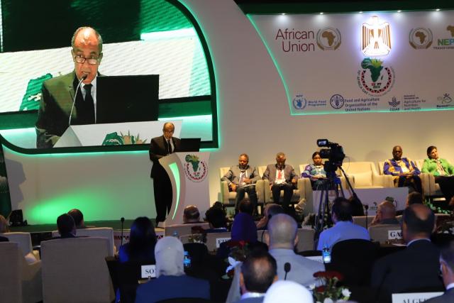 وزير الزراعة : القارة الأفريقية تواجه تحديات الجفاف والتقلبات المناخية الحادة وإرتفاع النمو السكانى