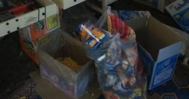 تموين القليوبية : ضبط 2 طن سلع غذائية منتهية الصلاحية داخل أحد المصانع