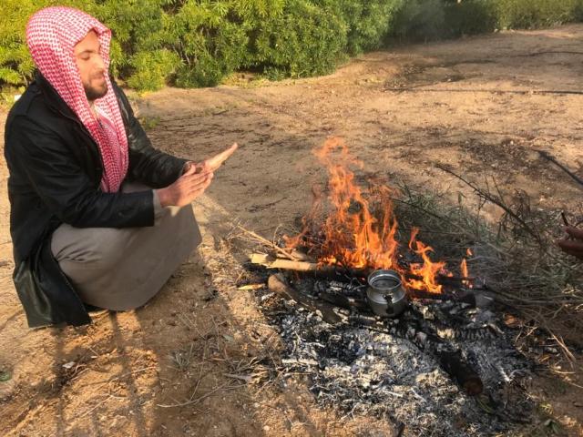 صحراء مصر .. المزارعون يصدون مخاطر الصقيع بمزيد من حرق الأشجار