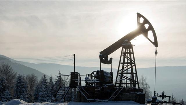 أسعار النفط تتراجع لليوم الثالث على التوالى بسبب ” الكورونا ”