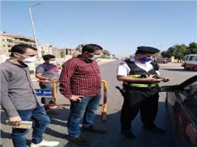 تحرير 53 مخالفة لسائقين لعدم ارتداء الكمامة بالشرقية