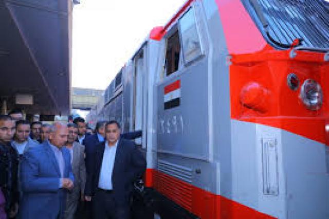 وزير النقل يتفقد العربات الروسية الجديدة بمحطة مصر قبل تشغيلها