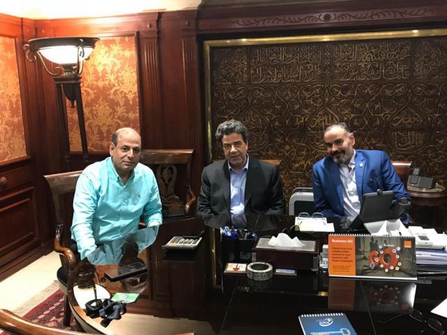 محمود البرغوثي مع: الدكتور مجدي حسن والدكتور إياد حرفوش