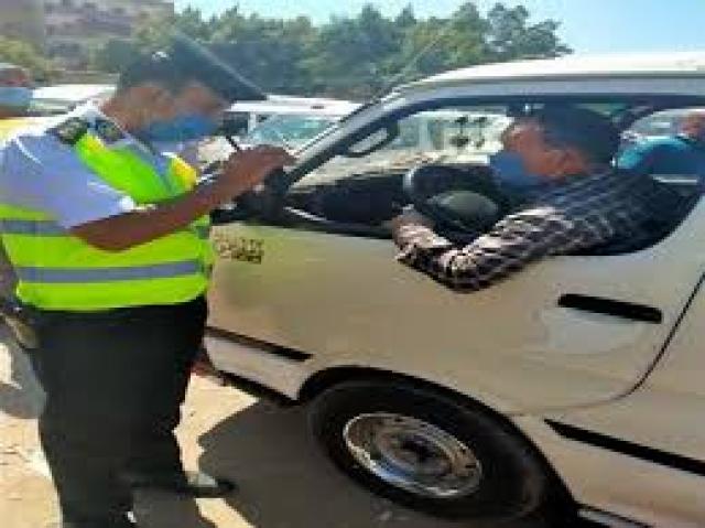 محافظ المنوفية : تغريم 59 سائقا لعدم الالتزام بارتداء الكمامة