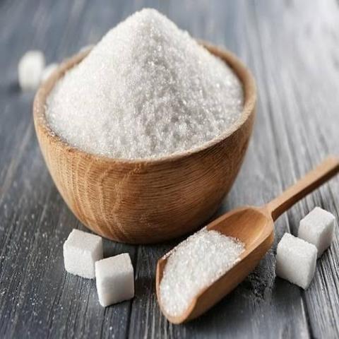الصناعة تمنع إستيراد السكر الأبيض والخام لمدة 3 أشهر إلا بموافقة وزارية