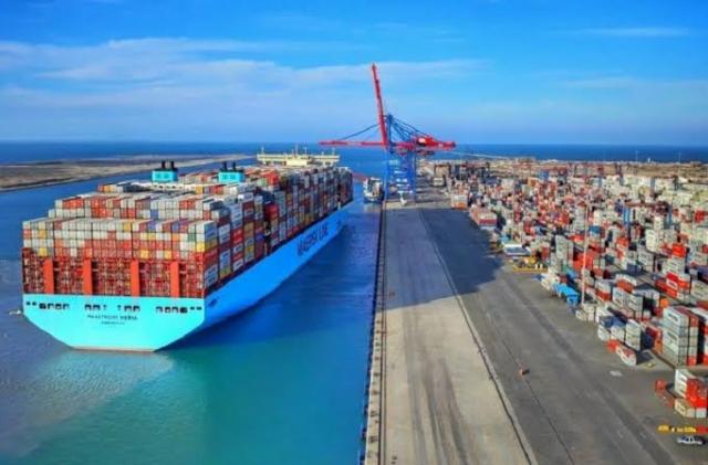 الحكومة تنفي تراجع أعداد السفن المارة بقناة السويس بنسبة 50% تزامناً مع الموجة الثانية من فيروس كورونا