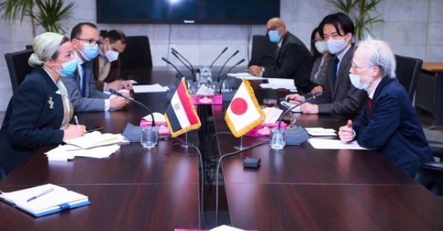 وزيرة البيئة تلتقى السفير الياباني بالقاهرة لبحث جهود الوزارة فى الحد من استخدام الاكياس البلاستيكية احادية الاستخدام