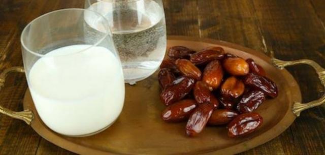 التمر والتين والحليب أفضل وجبة لكسر الصيام.. تعرف على الفطور الصحي في رمضان