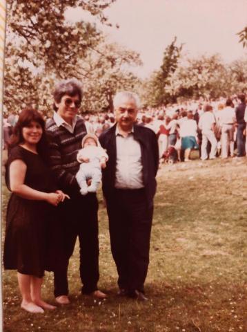 د. عبد الجليل وزوجته وابنه المقيم في أمريكا، برفقه البروفيسور المصري الراحل على  مرسي عام ١٩٨٢ في المانيا 