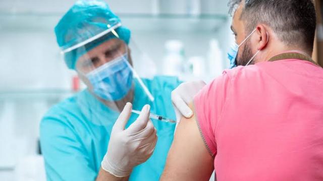 قريباً.. الصحة تفتتح أكبر مركز لتطعيمات لقاح كورونا بمصر