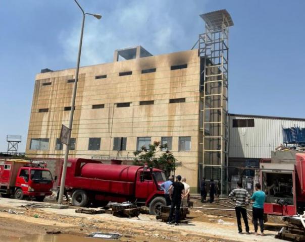 إطفاء حريق في محطة تصدير فواكه وخضروات في ”السادات”