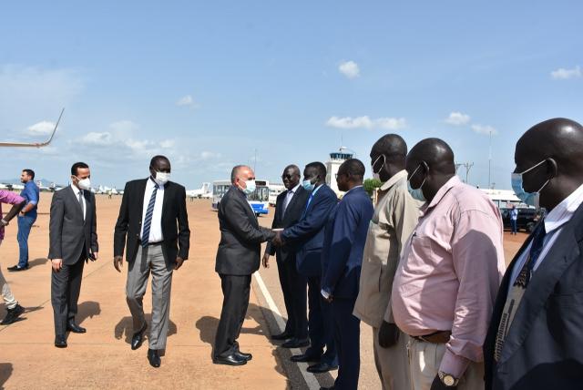 وزير الري يتوجه في زيارة الي جنوب السودان