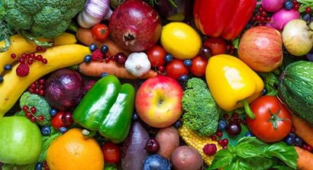 لا تحتار.. إليك أهم الخضروات والفاكهة المعززة للمناعة في أوقات الحرارة والتقلبات الموسمية