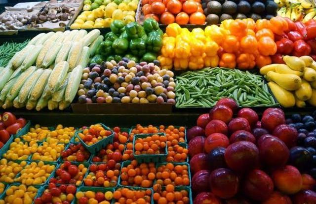 أسعار الخضروات والفاكهة اليوم الأربعاء بسوق العبور