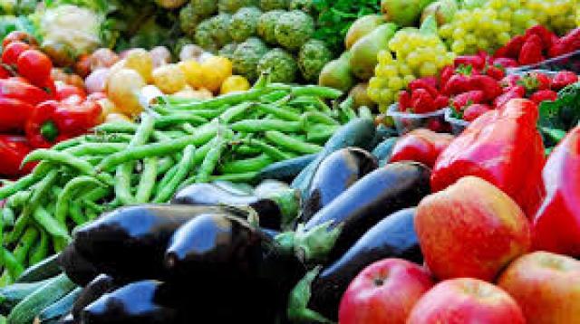أسعار الخضروات والفاكهة اليوم الخميس بسوق العبور