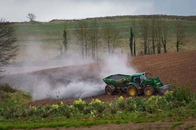 الزراعة تعلن عن قائمة المبيدات المحظورة للشحنات الزراعية المصدرة للأردن