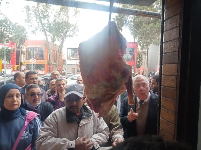 وزير الزراعة يوجه بالالتزام بالأسعار المخفّضة للحوم المعلنة للمواطنين