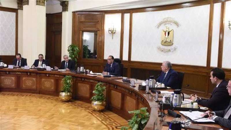 رئيس الوزراء يعقد اجتماعاً بشأن التوسع في إنتاج الزيت الخام محلياً