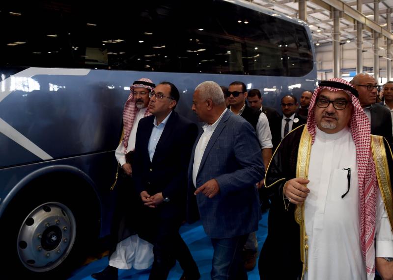 رئيس الوزراء يتفقد مصنع الشركة العربية للتجارة والتصنيع بمدينة السويس الجديدة