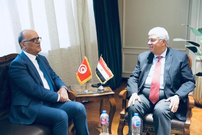وزير التعليم العالى والسفير التونسي