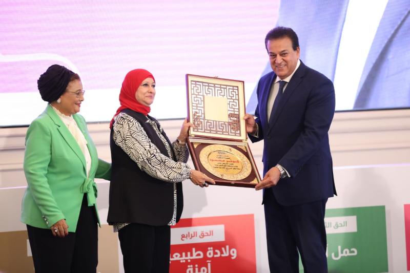 وزير الصحة يطلق مبادرة «الألف يوم الذهبية لتنمية الأسرة المصرية»