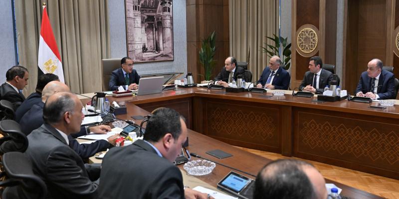 اجتماع مجلس الوزراء وأعضاء النواب 