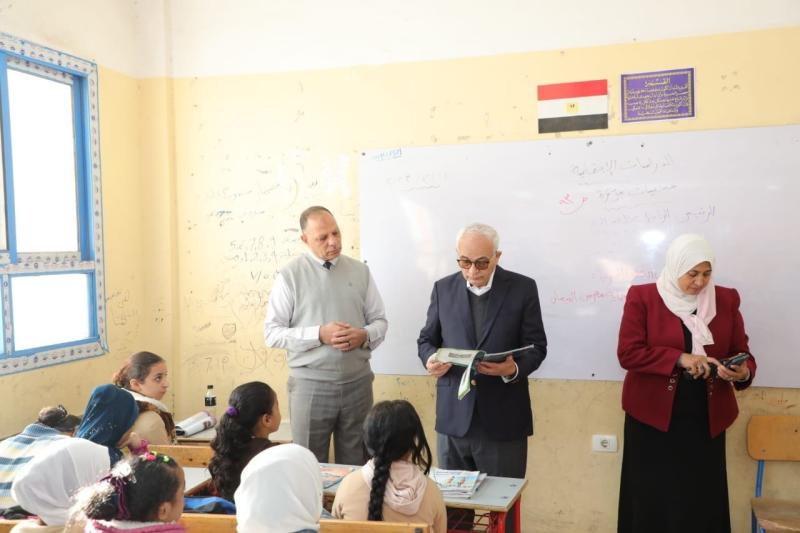 زيارة مفاجئة لوزير التعليم لمدرستين في القاهرة والجيزة لمتابعة سير العملية التعليمية