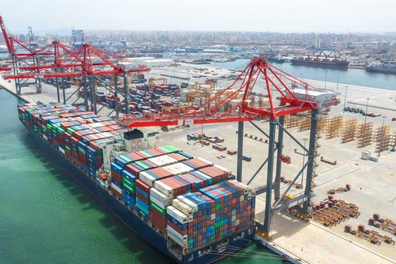 ميناء الإسكندرية يسجل نشاطًا رغم نوة عيد الميلاد.. 10% زيادة فى تداول البضائع