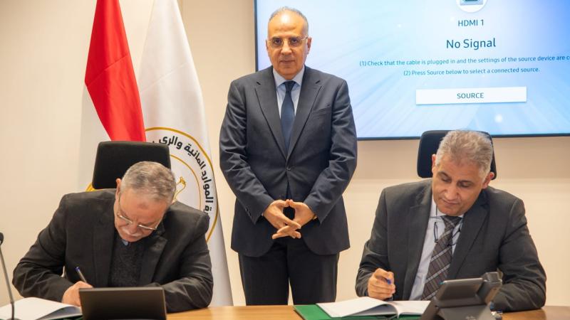 سويلم يشهد توقيع بروتوكول تعاون بين الموارد المائية وشركة السكر