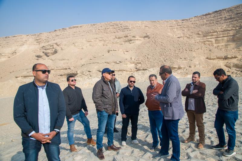 وزير الري يتفقد مشروعات الحماية من أخطار السيول بالقاهرة