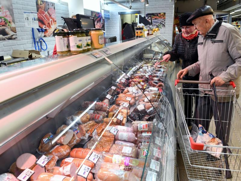 بلومبرج: التوتر في البحر الأحمر يهدد بتضخم أسعار المواد الغذائية بأوروبا