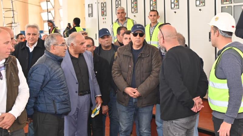 وزير الري ومحافظ شمال سيناء يتفقدا محطة رفع السلام 4 على ترعة الشيخ جابر