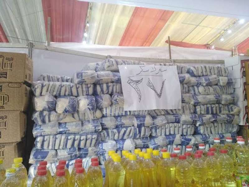 السكر بـ27 جنيهًا.. أسعار السلع الغذائية بمعرض أهلا رمضان في شبرا الخيمة