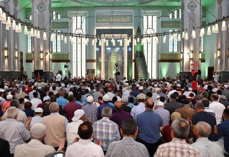 صلاة الجمعة من مسجد الحسين 