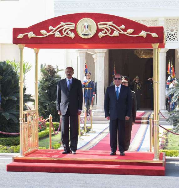 السيسي ورئيس إريتريا يبحثان تعزيز الاستثمار المشترك والتبادل التجاري
