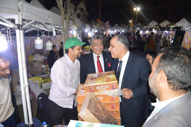 الزراعة: إقبال كبير من المواطنين على المهرجان الرابع للتمور لشراء احتياجات رمضان