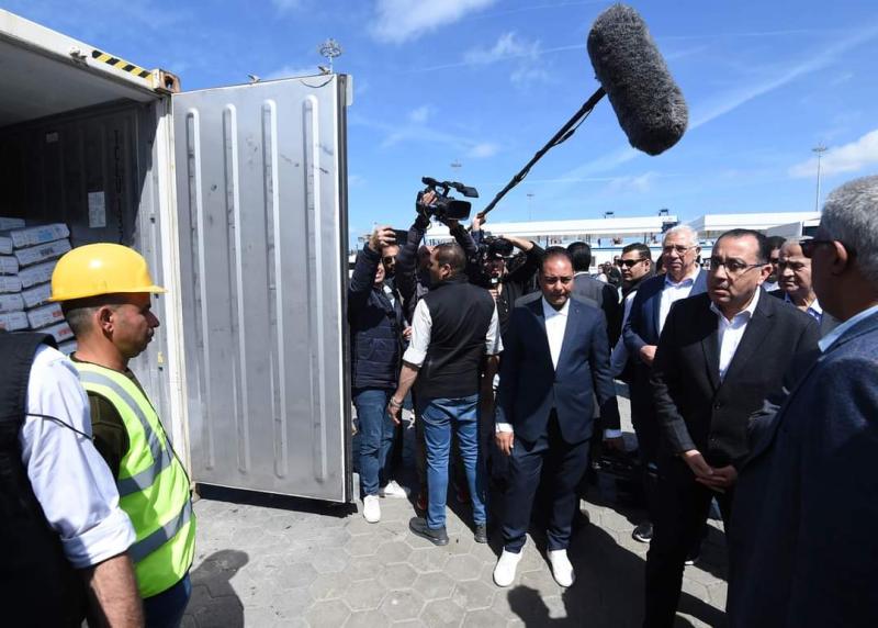 رئيس الوزراء بميناء الإسكندرية: نتابع سرعة الإفراج عن السلع ومستلزمات الإنتاج