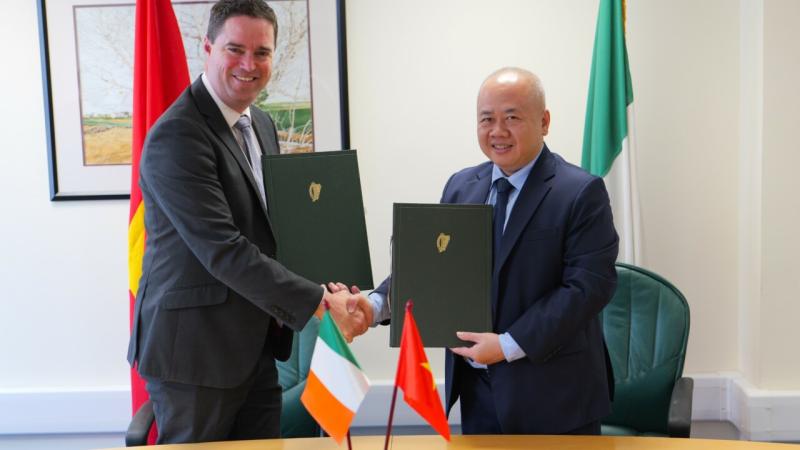 أيرلندا توقع اتفاقية تعاون في مجال الأغذية الزراعية مع فيتنام
