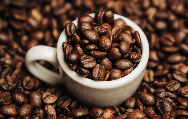 الطقس الحار في آسيا يرفع أسعار القهوة إلى الحد الأقصى