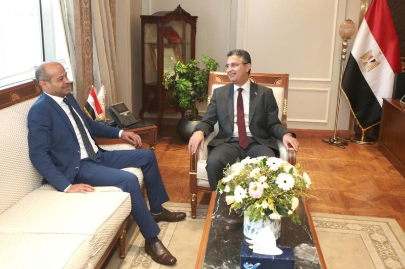 وزير التموين يستقبل رئيس البورصة المصرية ويناقشان التعاون المشترك بين الطرفين