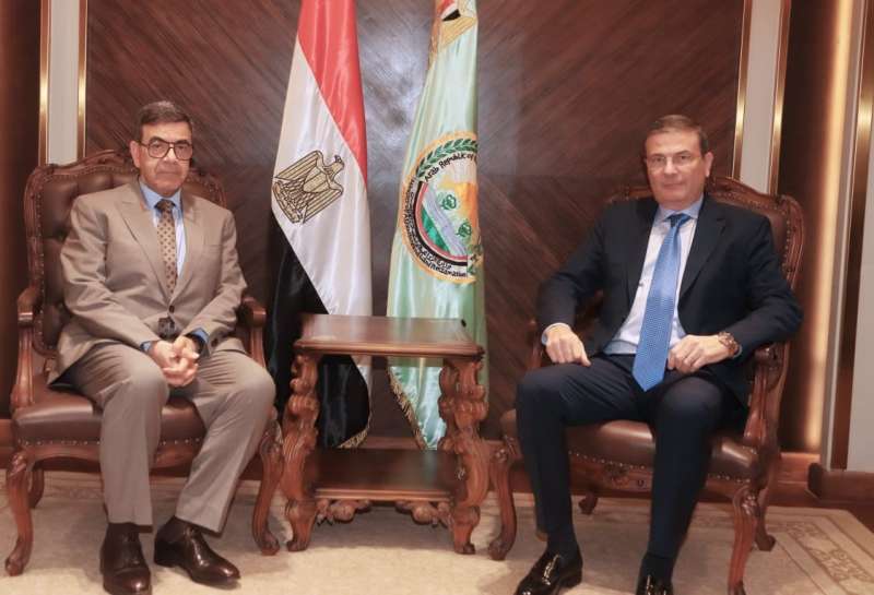وزير الزراعة لـ نقيب البيطريين: مهتمون بحل أزمة نقص أعداد الأطباء في المديريات المجازر