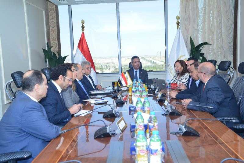 التموين وشركة ليبتون مصر يبحثان تعزيز التعاون بين القطاعين العام والخاص
