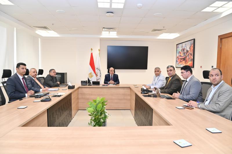 الري تبحث الاستفادة من الخبرات الأسبانية في تطوير الري