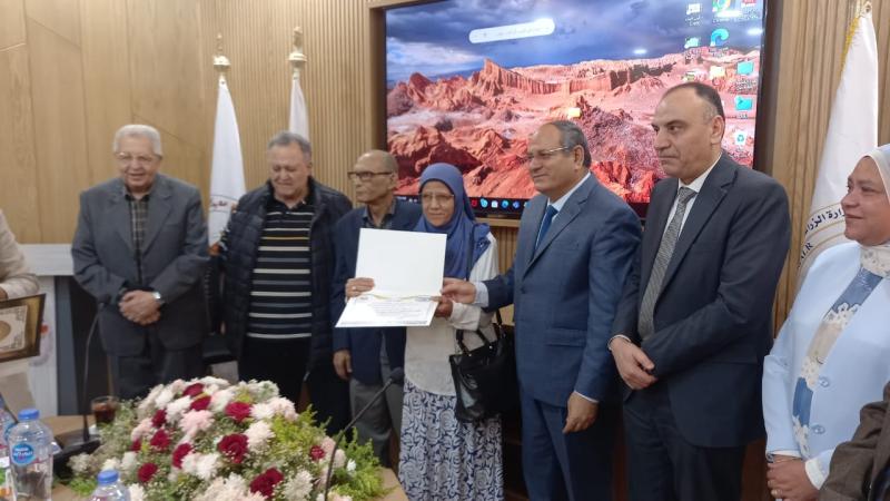 البحوث الزراعية يكرم الفائزين