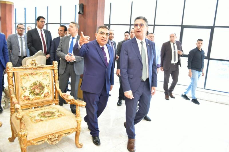 محافظ الدقهلية يستقبل وزير التموين بمكتبه لبحث عدد من المشروعات