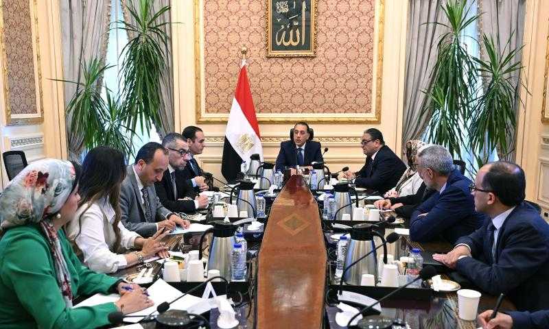 اجتماع حكومي هام لتوفير العملة الأجنبية للقطاعات الصناعية