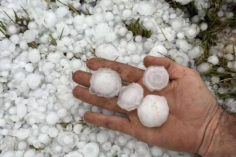 عاصفة البَرَد تفتك بمحاصيل فرنسا وتخلف أضرارا بشرية ومادية جسيمة