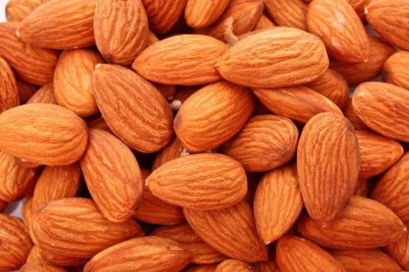 اللوز الأوزبكي يقفز إلى مستويات قياسية بسبب حرب الرسوم وصقيع تركيا