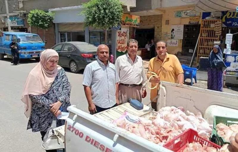 حملة مكثفة بالمنوفية تطيح بتاجر لحوم يدفع بالماء لزيادة الوزن